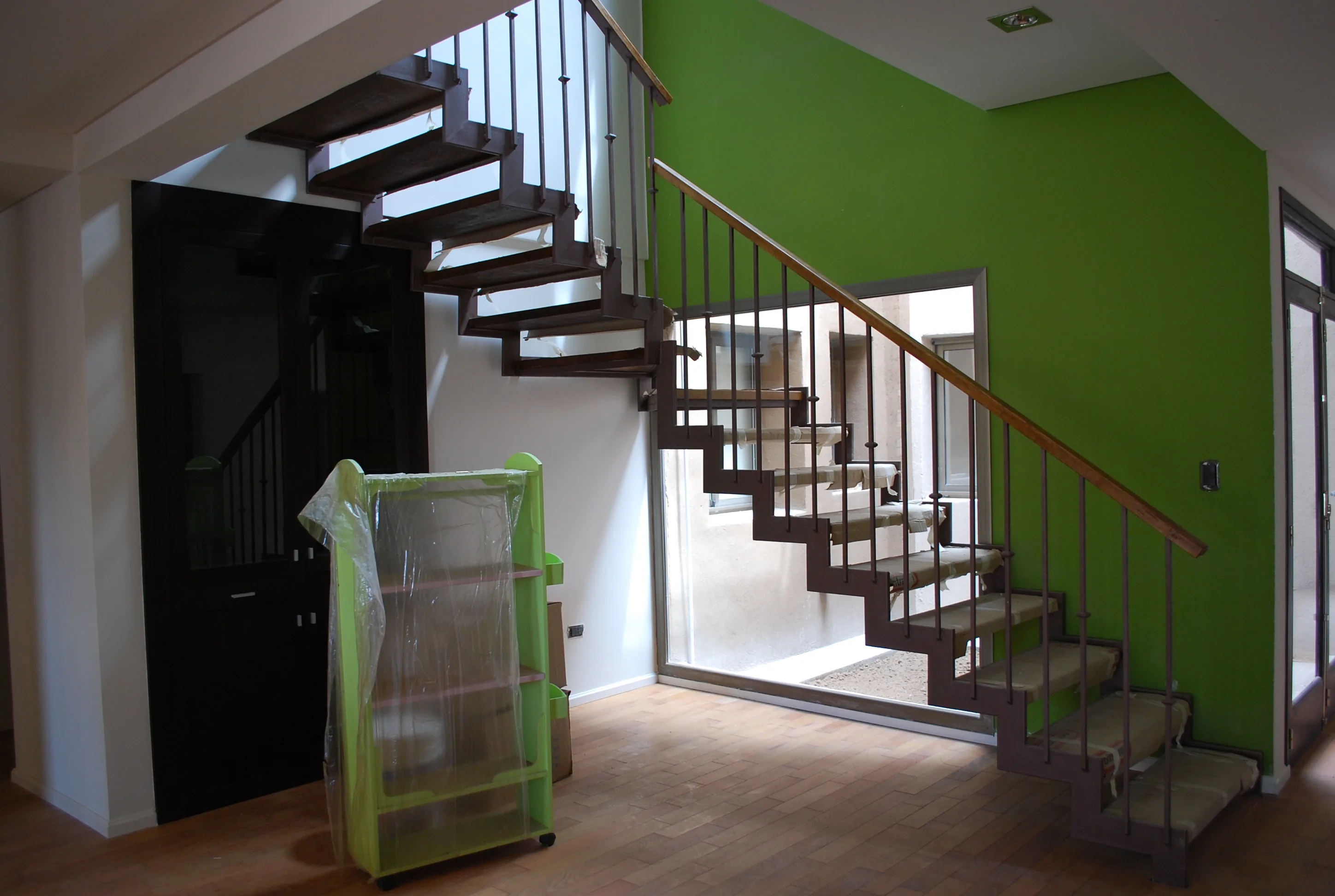 Escalera metálica suspendida